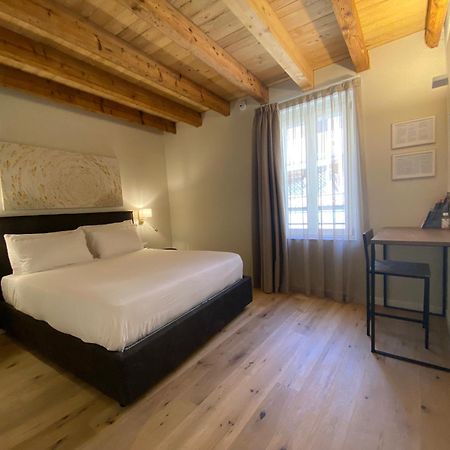 Malvezzi24 Boutique Rooms Desenzano del Garda Exterior photo