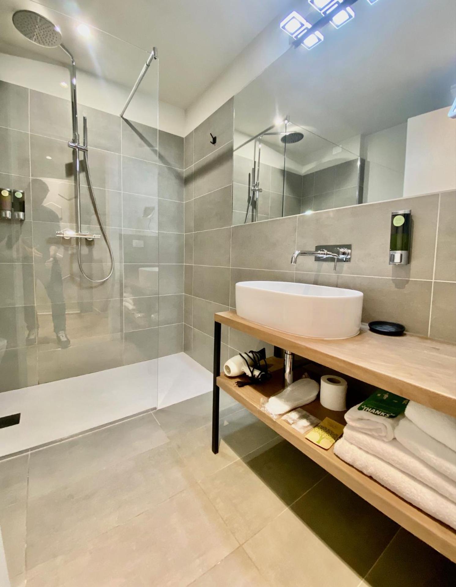 Malvezzi24 Boutique Rooms Desenzano del Garda Exterior photo