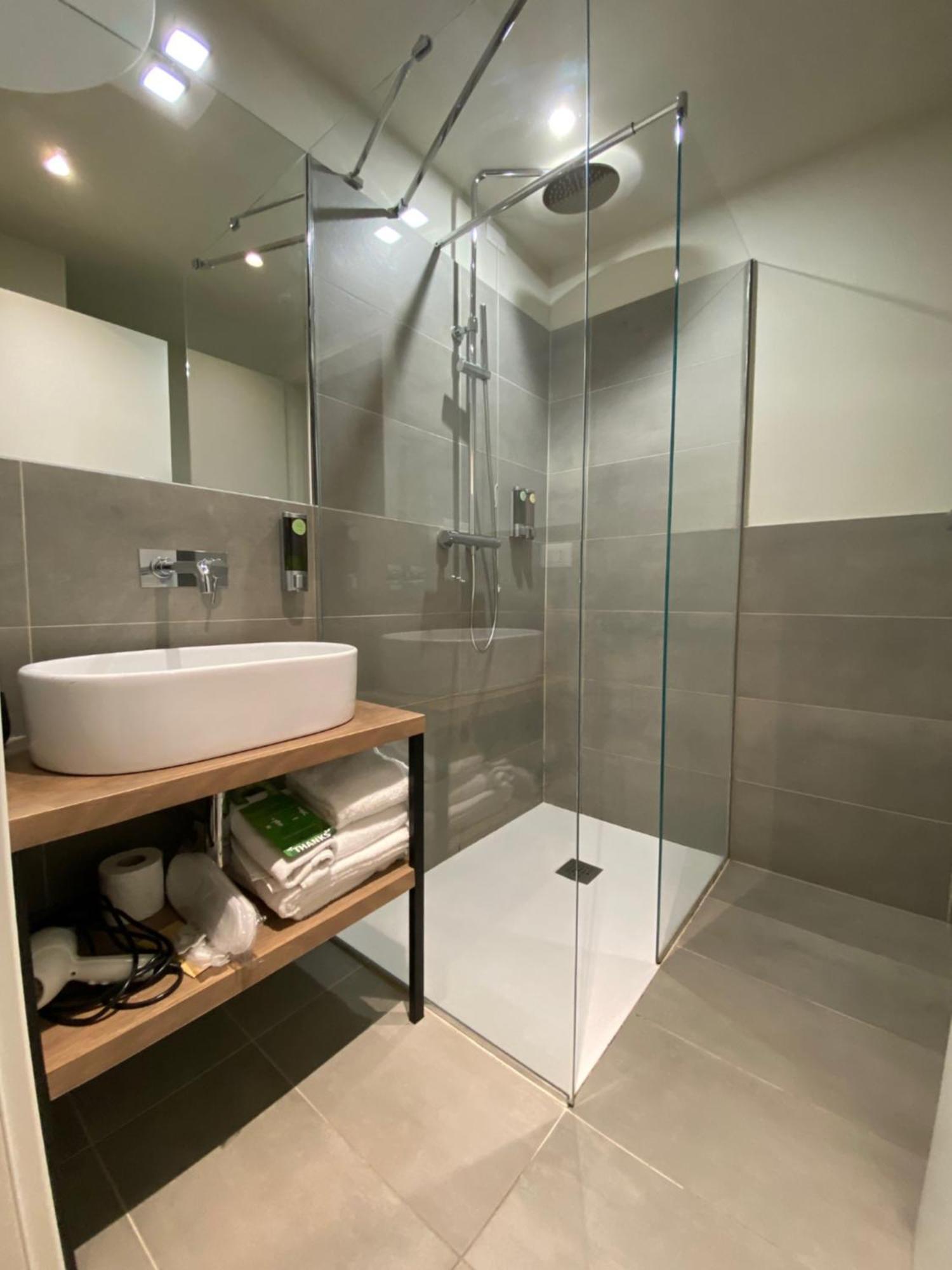 Malvezzi24 Boutique Rooms Desenzano del Garda Exterior photo