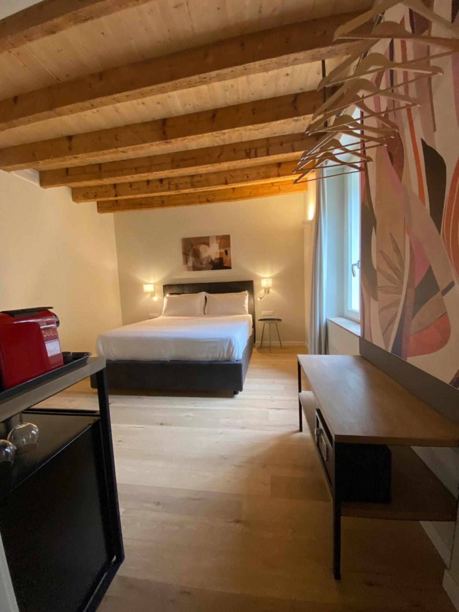 Malvezzi24 Boutique Rooms Desenzano del Garda Exterior photo